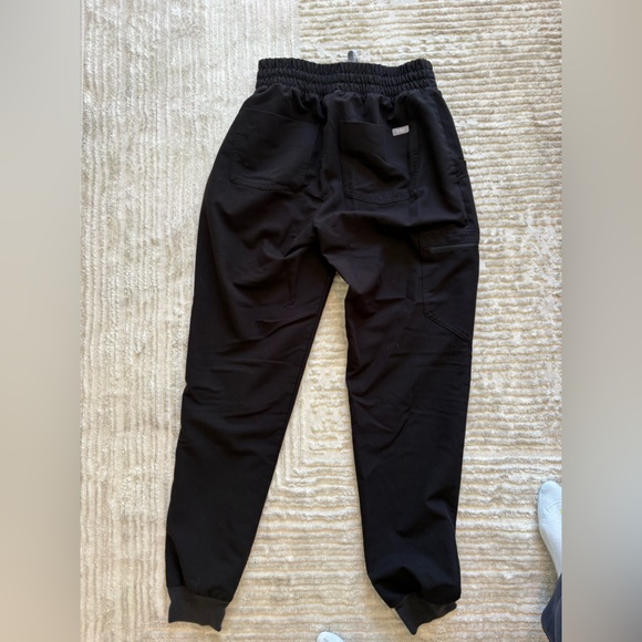 Figs Black Scrub Top and pants - Picture 2 of 3